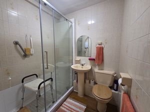 Shower room- click for photo gallery